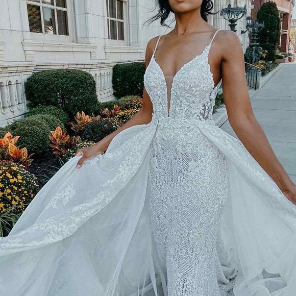 Wedding Dress - Picture 4 of 10